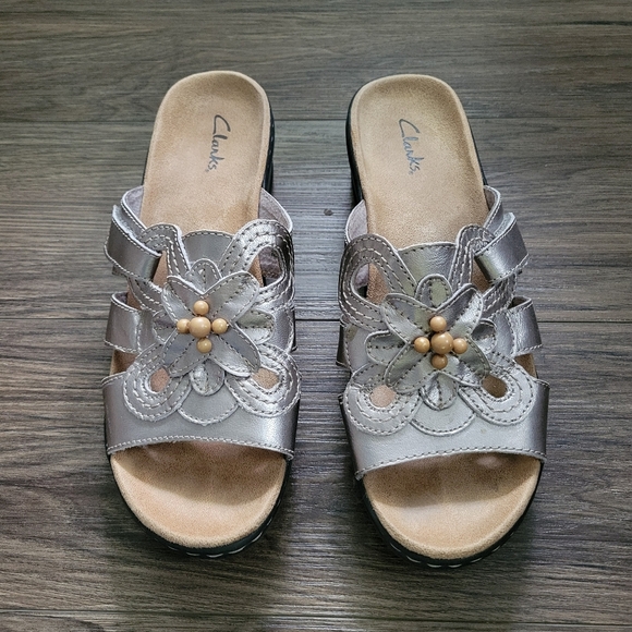 Clarks Lexi Basil Pewter Sandals Women's 9 Bead Detail Leather Wedge Heel Slides - Picture 3 of 9